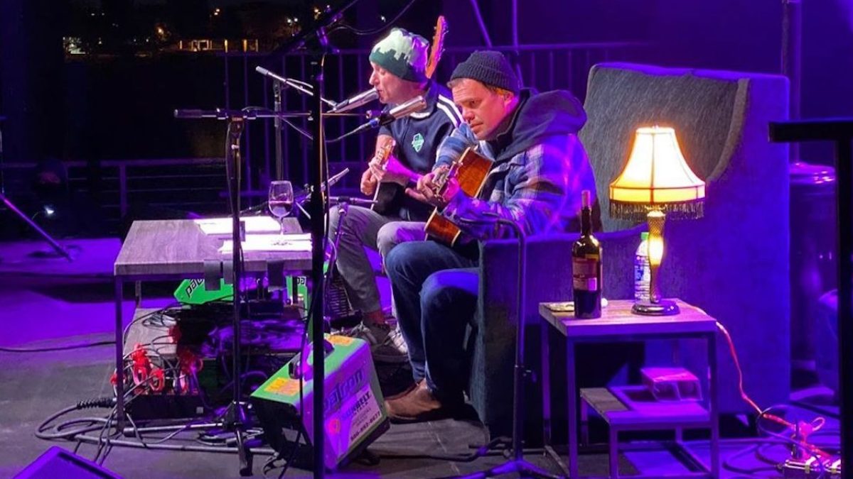 Umphrey’s McGee’s Jake Cinninger & Brendan Bayliss Perform Acoustic ‘Stuck In Park’ Show