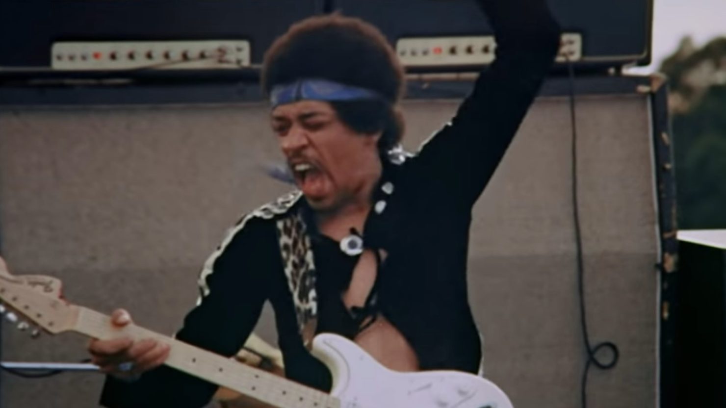 実物大　伝説のギター写真集 \"FOXY LADY PROJECT\" (仏) Jimi-Hendrix-performing-at-the