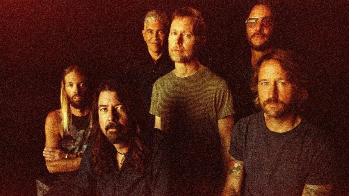 Foo Fighters Perform New Single 'Shame Shame' On 'Saturday Night Live' & Announce New Album