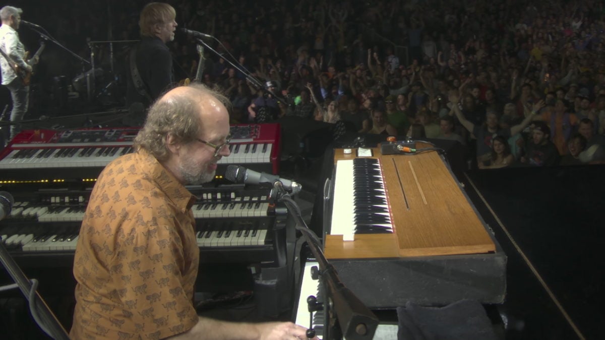 Phish Circulates ‘Plasma’ & ‘Tests’ THX Sound Effect In Providence On Fall Tour 2019