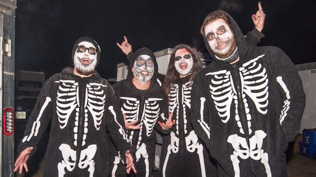 Pink Talking Fish Fits Guns N’ Roses & Slayer Covers Into Halloween Set In New Hampshire