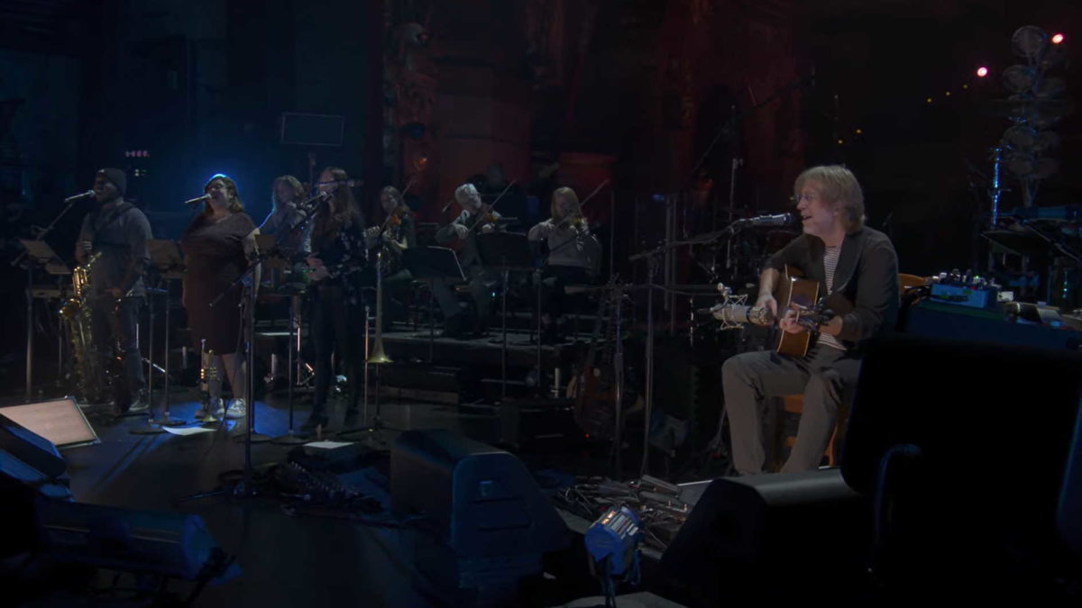 Trey Anastasio Performs ‘Lifeboy’ At The Beacon Jams: Pro-Shot Video