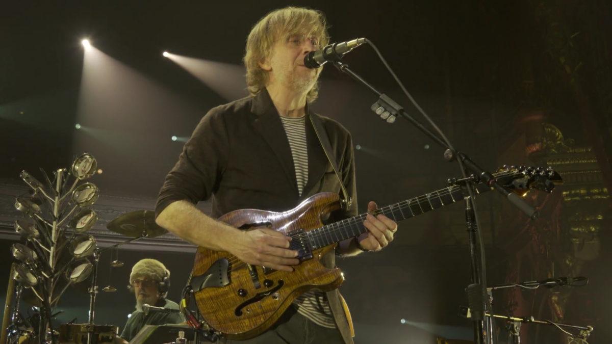 Trey Anastasio Performs ‘Set Your Soul Free’ At The Beacon Jams: Pro-Shot Video
