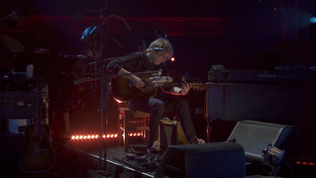 Trey Anastasio Performs ‘Pebbles & Marbles’ At The Beacon Jams: Pro-Shot Video