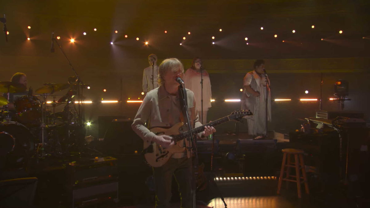 Trey Anastasio Performs ‘Drift While You’re Sleeping’ At The Beacon Jams: Pro-Shot Video