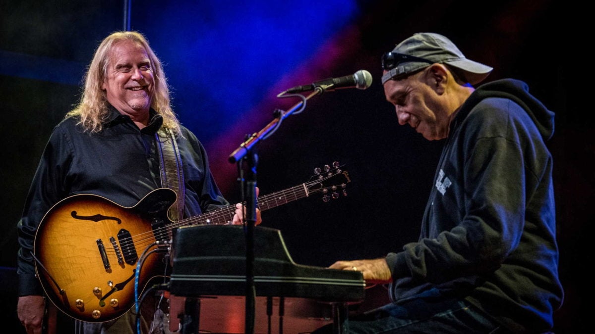 Warren Haynes Covers John Prine, Pink Floyd & More At South Farms Finale With Danny Louis
