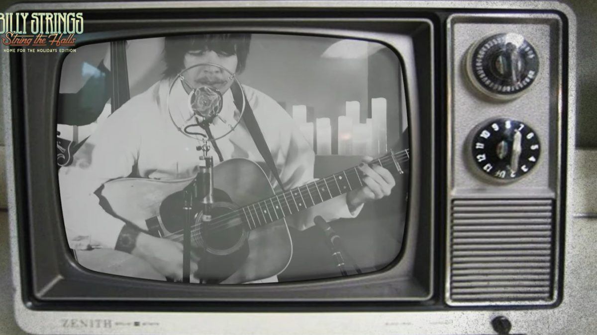 Billy Strings Performs ‘Likes Of Me’ For ‘String The Halls’