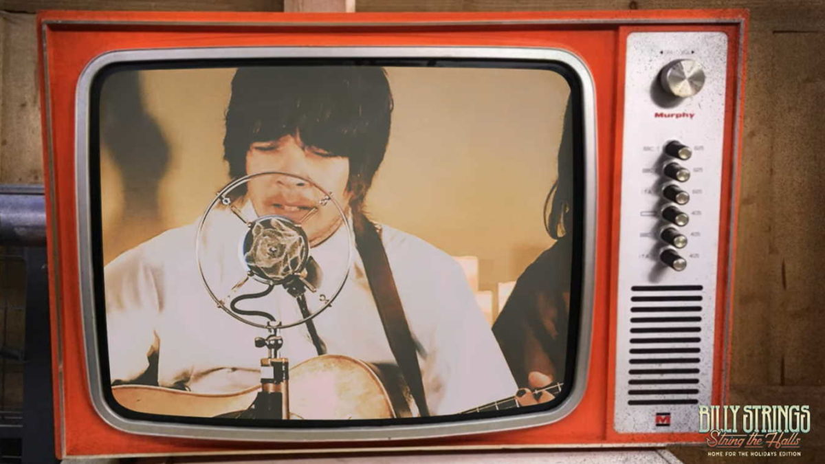 Billy Strings Performs ‘Will You Be Loving Another Man?’ For ‘String The Halls’