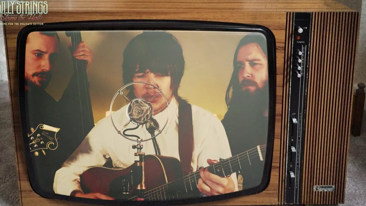 Billy Strings Performs ‘These Old Blues’ For ‘String The Halls’