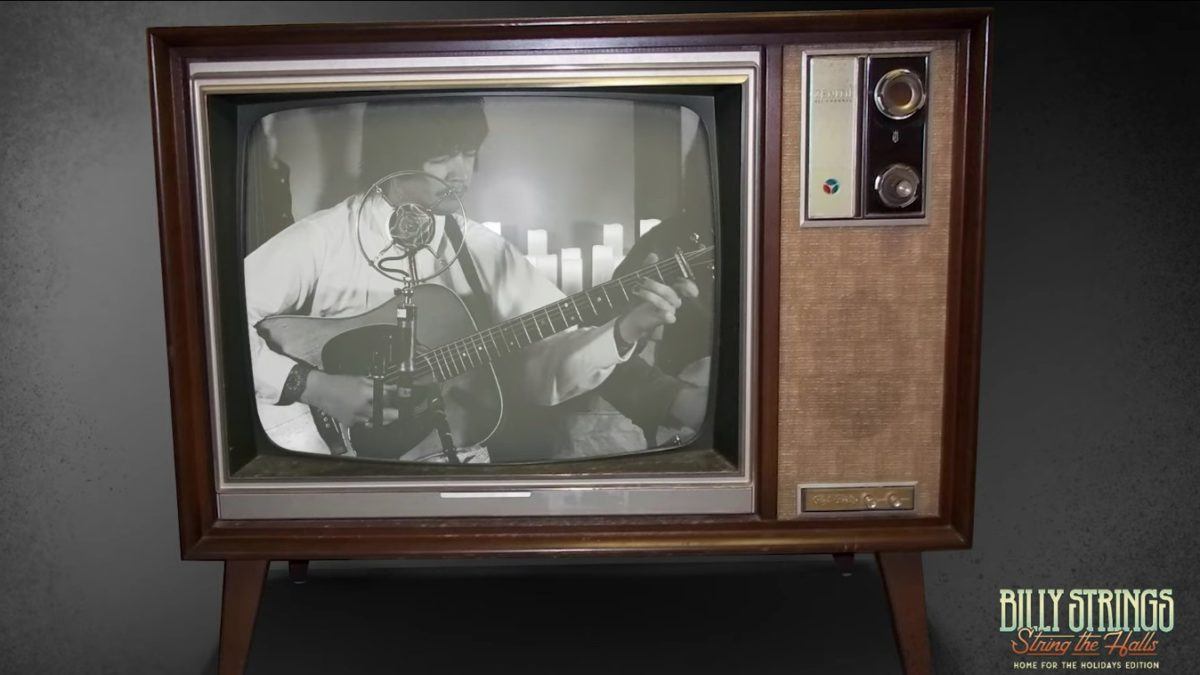 Billy Strings Performs ‘Tipper’ For ‘String The Halls’