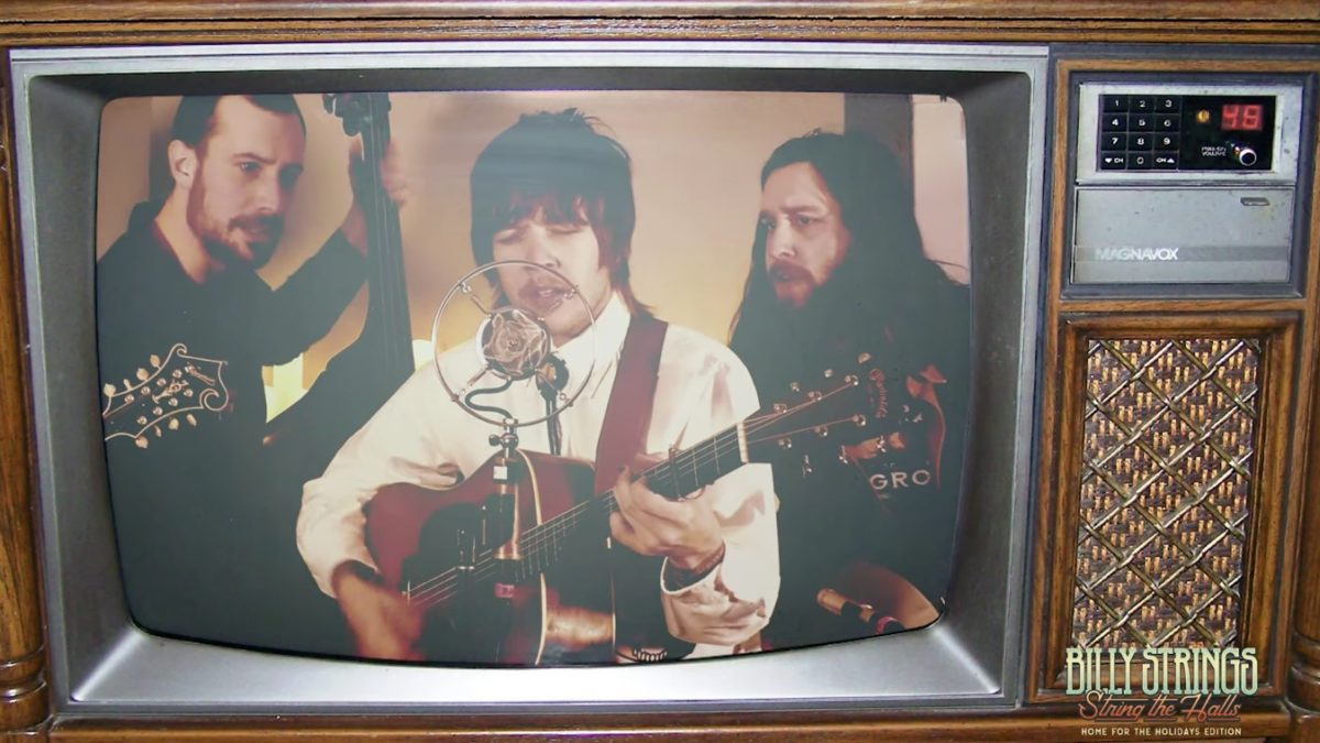 Billy Strings Performs ‘Unwanted Love’ For ‘String The Halls’