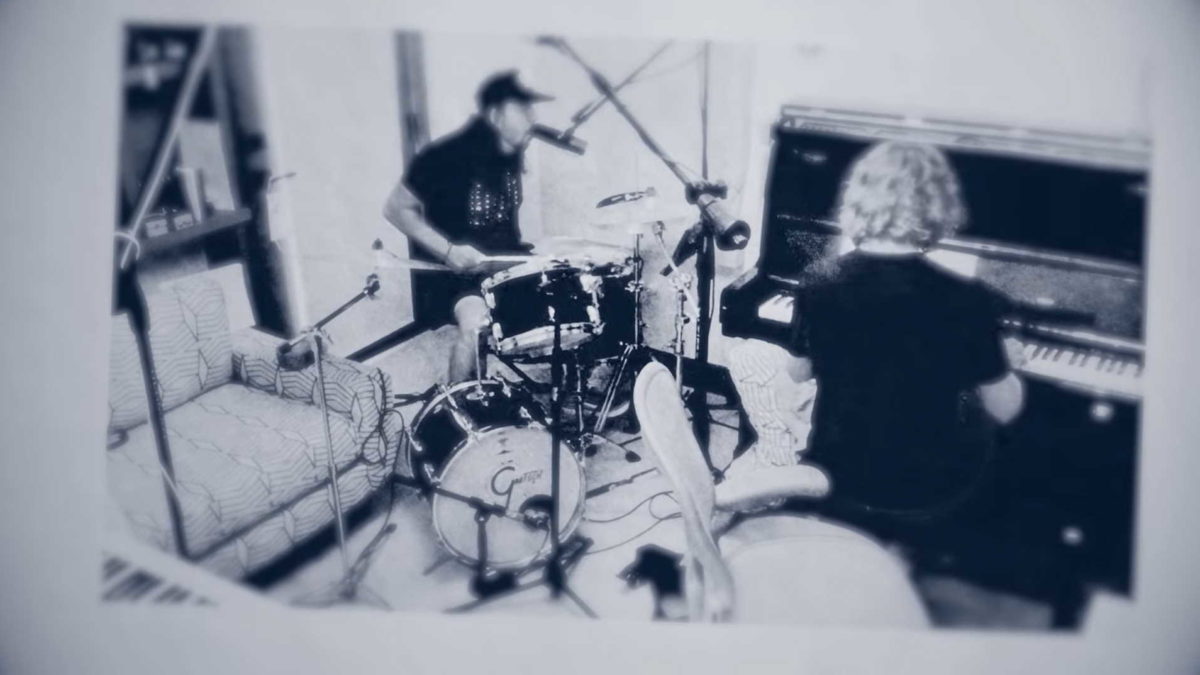 Foo Fighters’ Dave Grohl & Greg Kurstin Cover Bob Dylan For ‘Hanukkah Sessions’