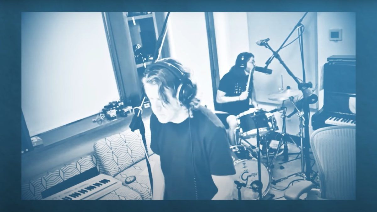 Foo Fighters’ Dave Grohl & Greg Kurstin Cover Elastica For ‘Hanukkah Sessions’