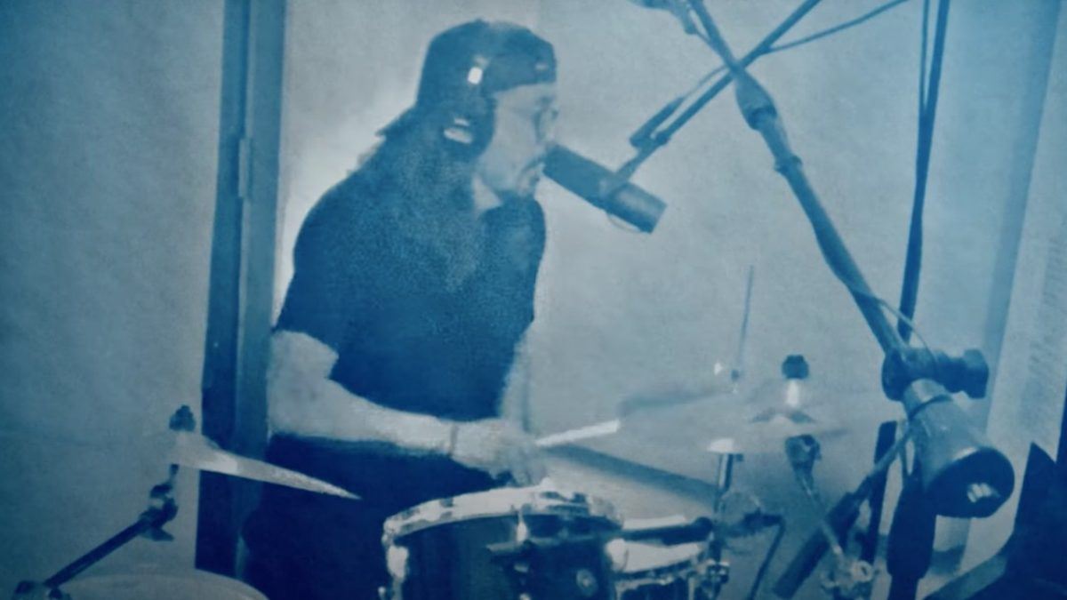 Foo Fighters’ Dave Grohl & Greg Kurstin Cover Drake’s ‘Hotline Bling’ For ‘Hanukkah Sessions’