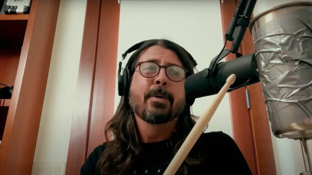 Foo Fighters’ Dave Grohl & Greg Kurstin Cover Mountain’s ‘Mississippi Queen’ For ‘Hanukkah Sessions’