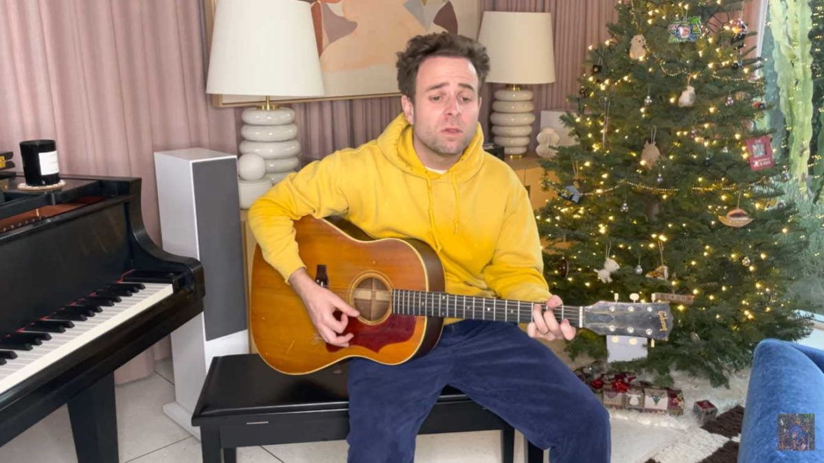 Dawes' Taylor Goldsmith Performs 'Christmas In L.A.'