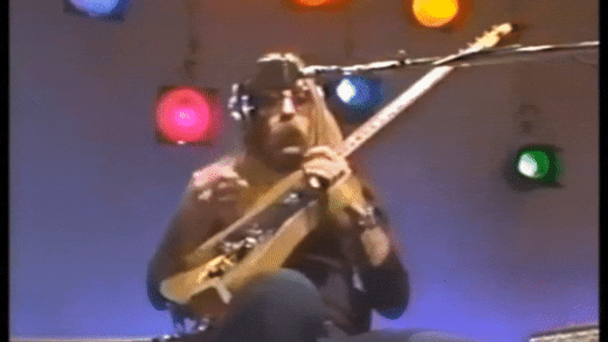 Happy Birthday Jeff ‘Skunk’ Baxter: Performing Live With The Doobie Brothers In 1977