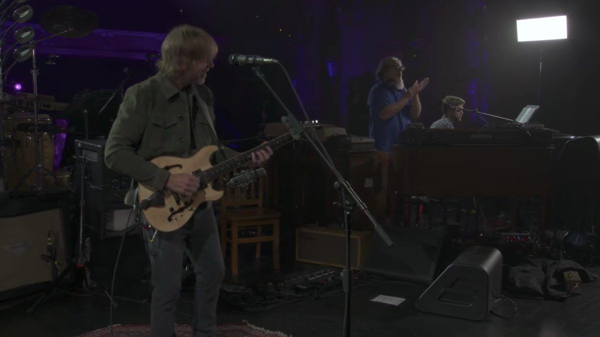 Trey Anastasio Performs ‘Stash’ At The Beacon Jams: Pro-Shot Video