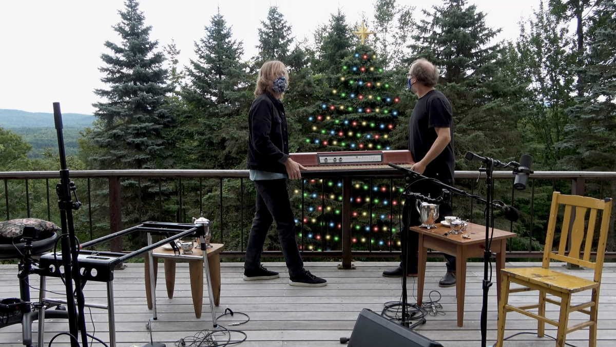 Christmas Eve Livestreams: Page McConnell & Trey Anastasio, JOIN Grateful Dead Tribute & More