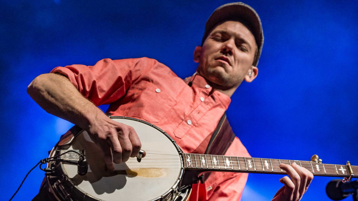 The Infamous Stringdusters’ Chris Pandolfi Announces New Trad Plus Album ‘Trance Banjo’