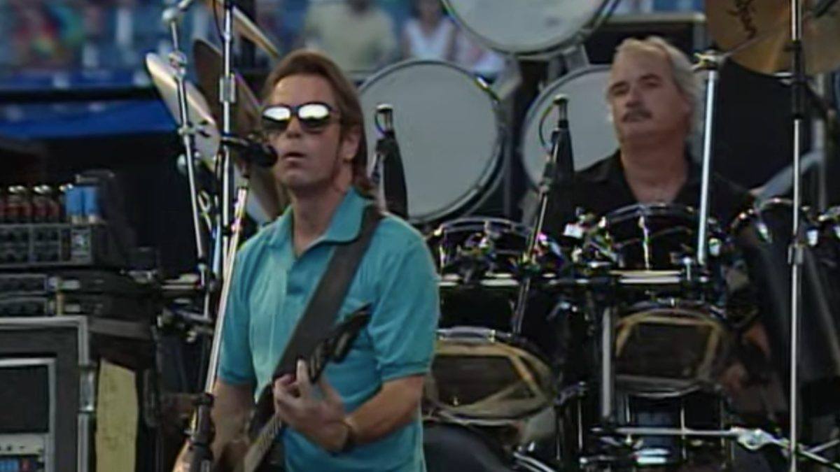 Grateful Dead Performs ‘It’s All Over Now’ In 1990: Pro-Shot Video