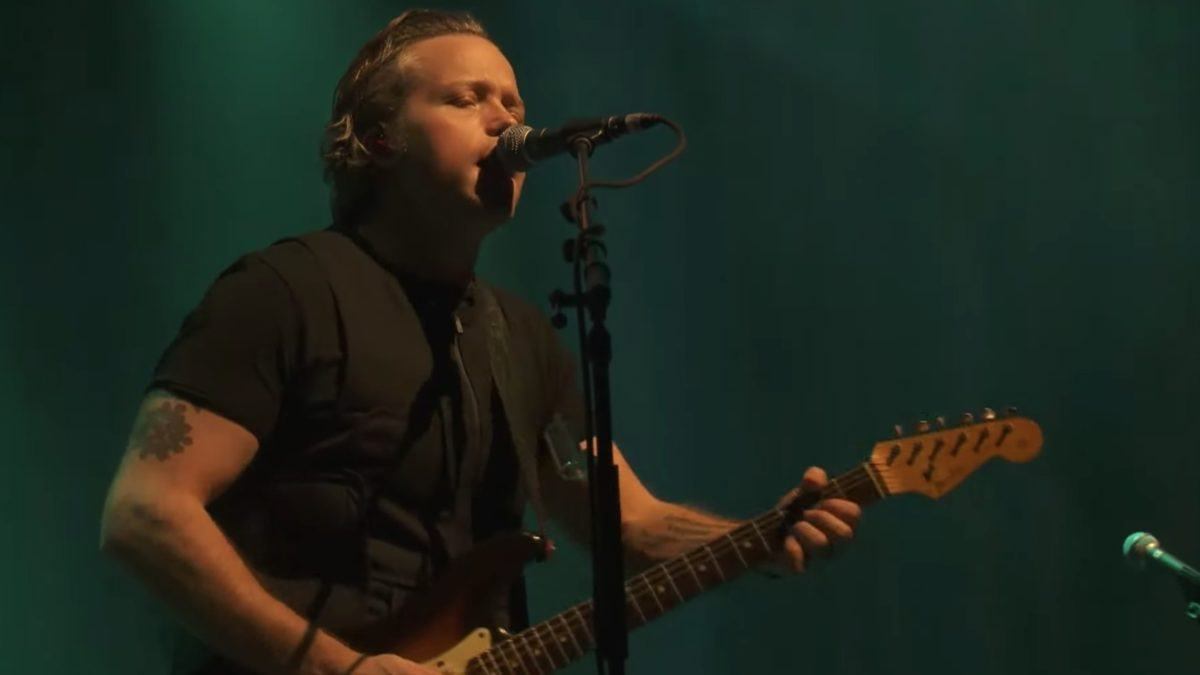 Watch Jason Isbell & The 400 Unit Debut Black Crowes Cover At The Ryman