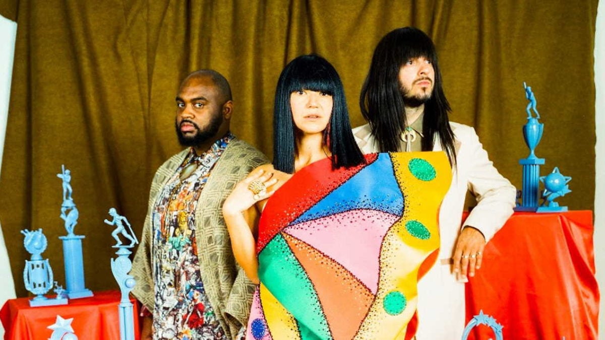 Khruangbin Expands 2022 Tour