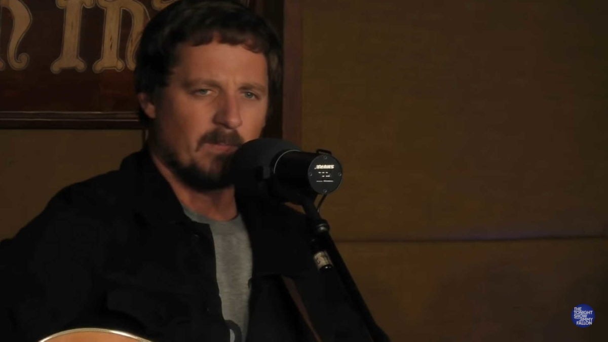 Sturgill Simpson Performs 'Life Of Sin' On 'Fallon'