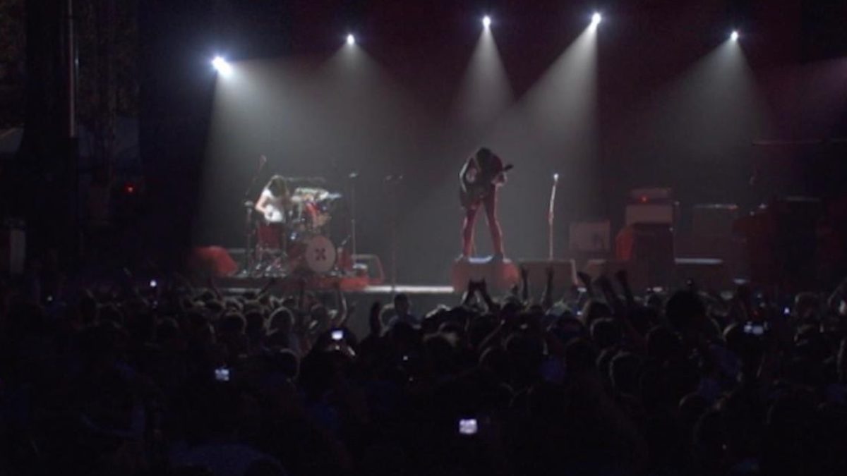 Watch The White Stripes Perform ‘Seven Nation Army’ At Bonnaroo 2007