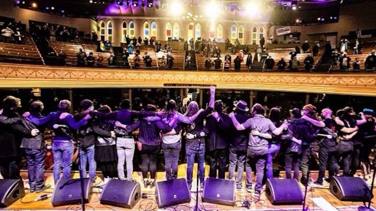 Allman Betts Band Welcomes Luther Dickinson, Lilly Hiatt & More At Ryman Auditorium