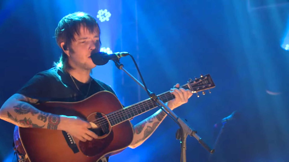 Billy Strings Covers Grateful Dead, Widespread Panic, Jackson Browne & More At Columbia Speedway