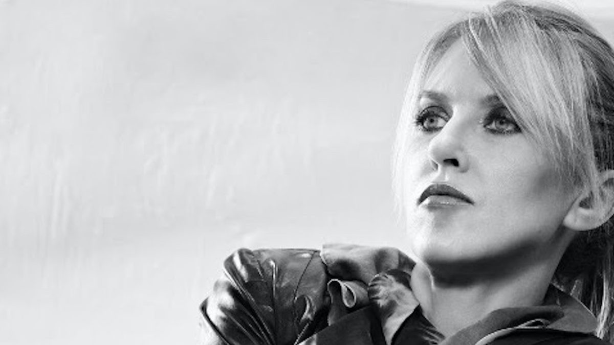 Liz Phair Shares New Song 'Hey Lou'