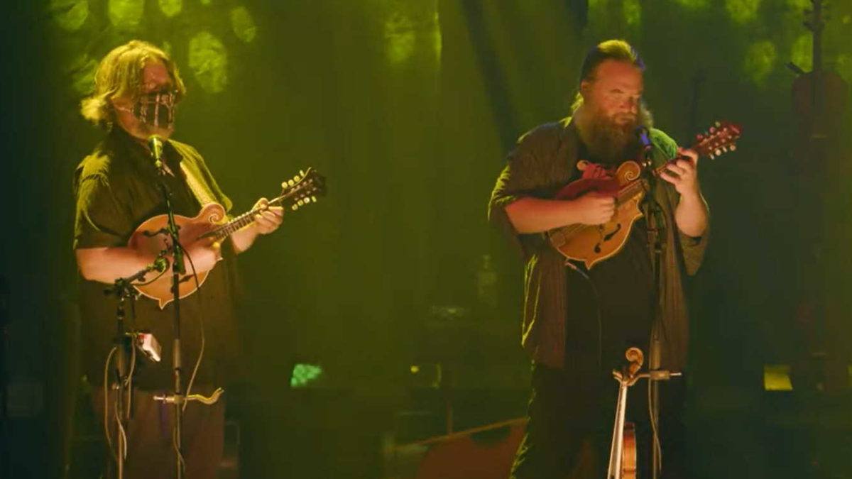 Watch Trampled By Turtles Perform ‘Don't Look Down’ Live At First Avenue