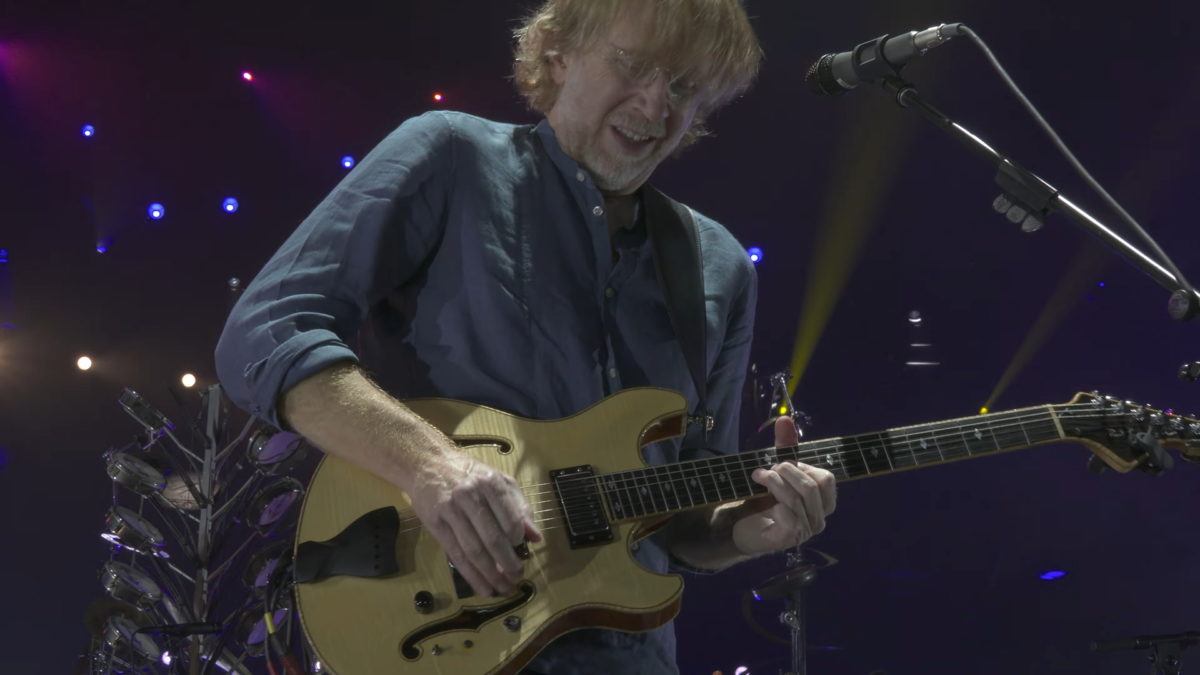 Trey Anastasio Performs ‘Bounce’ At ‘The Beacon Jams’: Pro-Shot Video
