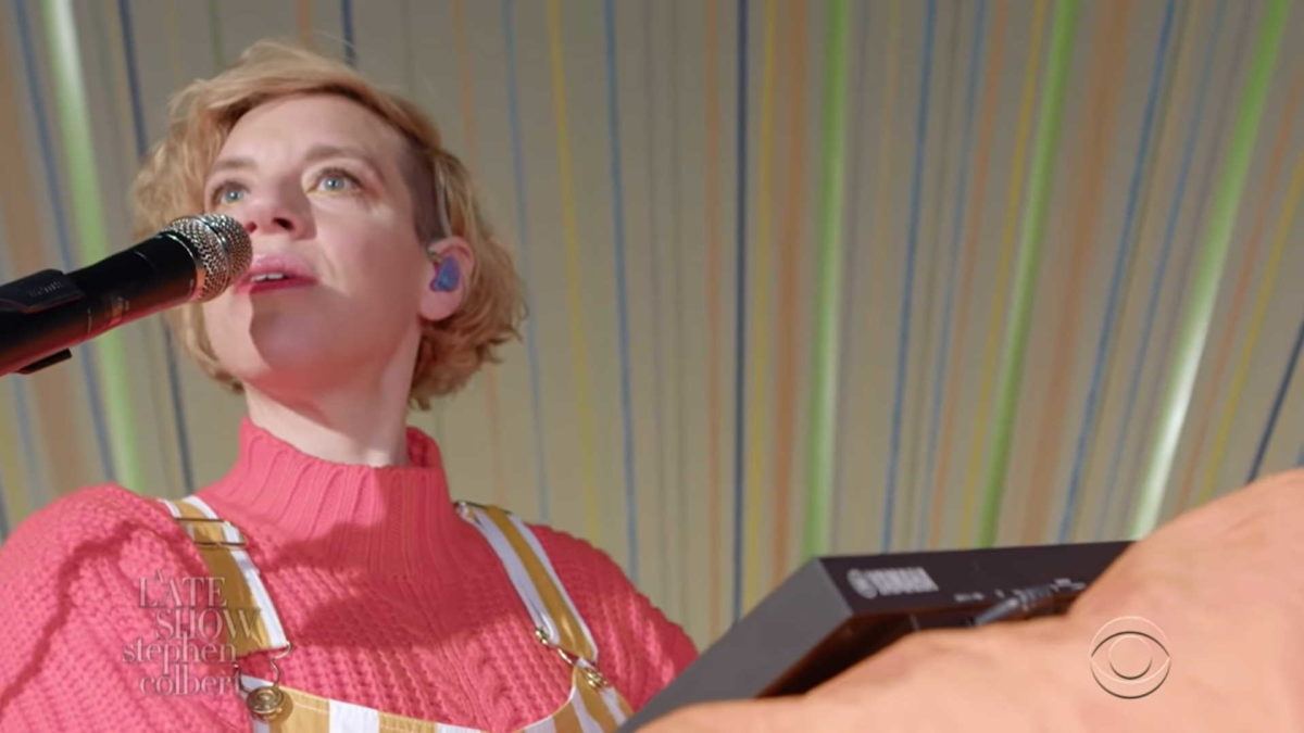 Tune-Yards Makes ‘Colbert’ Debut With ‘hold yourself’ Performance