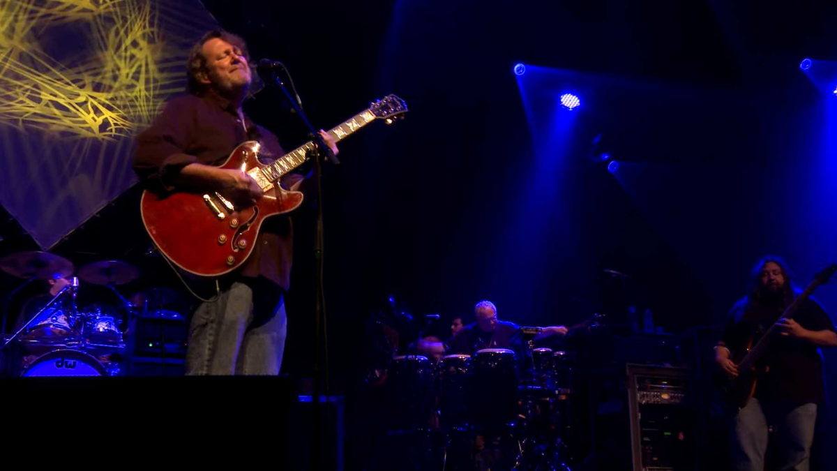 Watch Widespread Panic Cover War’s ‘Slippin’ Into Darkness’ In 2010