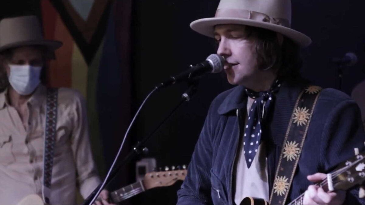 Aaron Lee Tasjan Performs Live At Grimey's