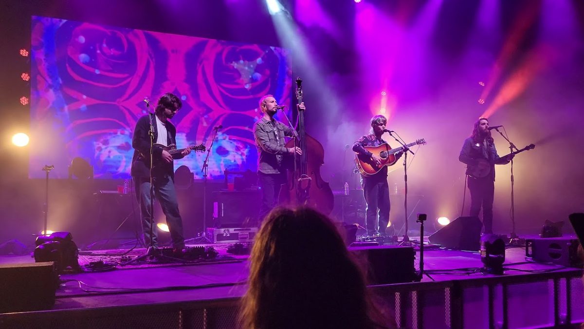 Billy Strings - She Makes My Love Come Rolling Down