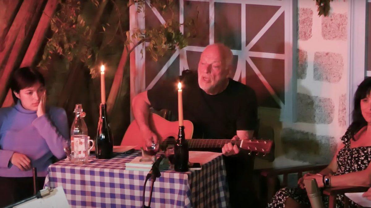 David Gilmour Covers Syd Barrett’s ‘Dominoes’ For ‘Von Trapped Family’ Livestream Series