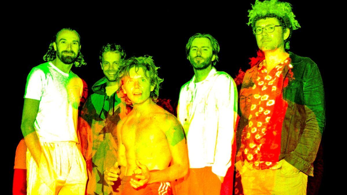 Pond Releases New Single ‘Pink Lunettes’