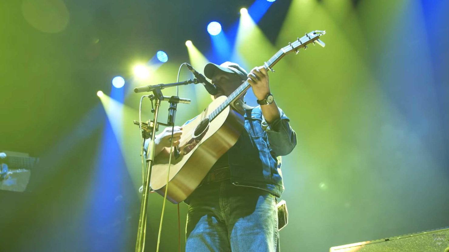 Tyler Childers Performs 'Nose On The Grindstone' At Rupp Arena