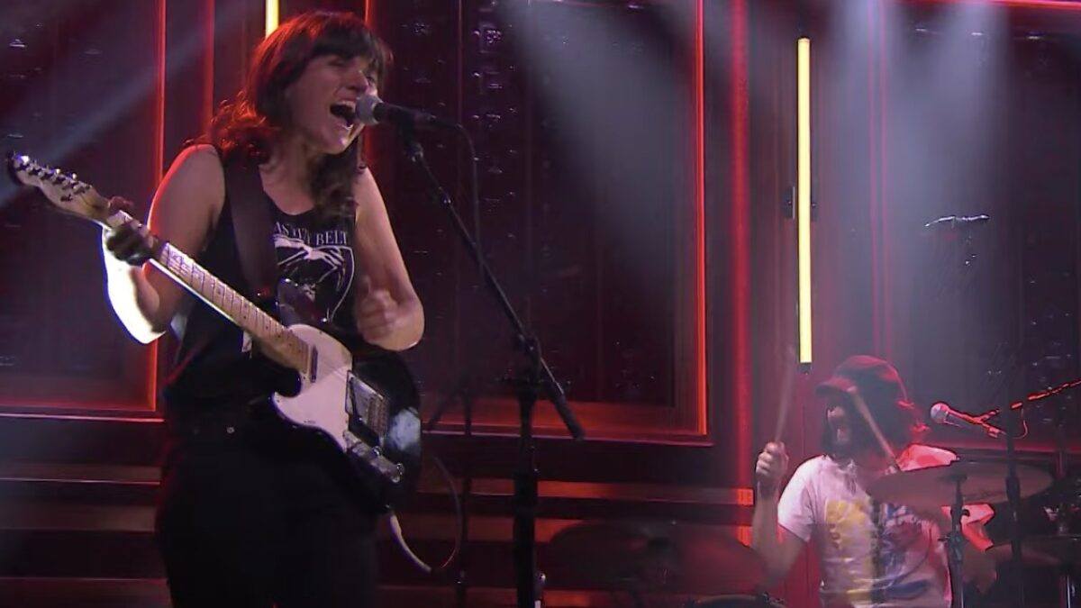 Courtney Barnett Performs ‘Pedestrian At Best’ On ‘Fallon’ In 2015