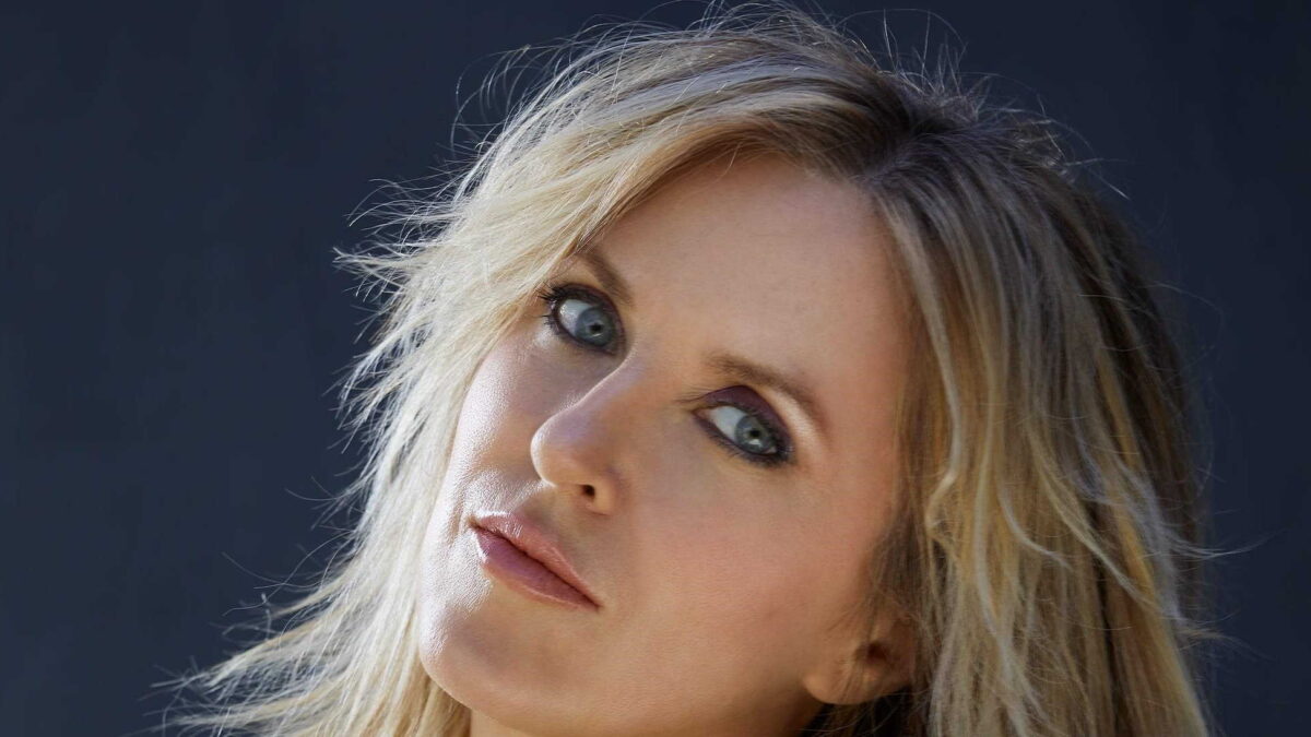 Liz Phair Announces New Album ‘Soberish’ & Shares Single
