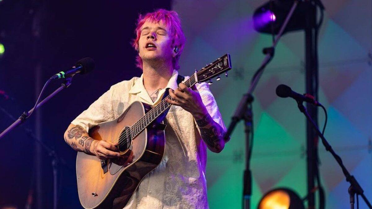 Billy Strings Debuts ‘Thunder’ Featuring Robert Hunter Lyrics In Louisville