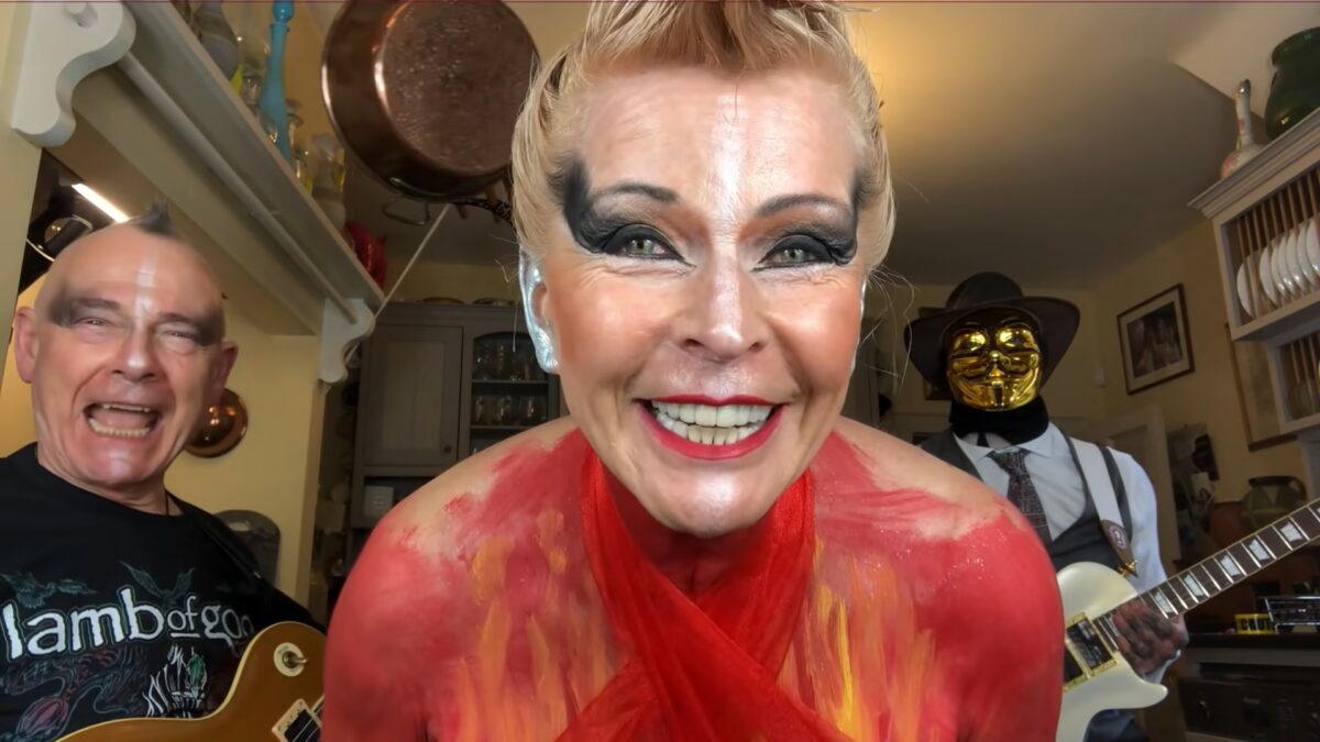 Robert Fripp & Toyah Willcox Cover The Prodigy’s ‘Firestarter’