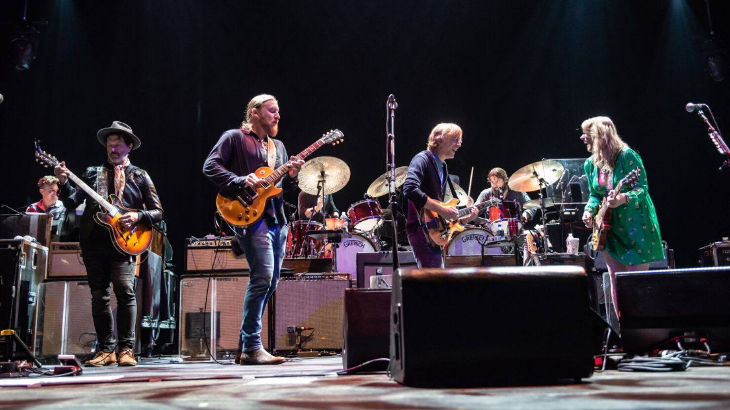 Watch Tedeschi Trucks Band, Trey Anastasio & Doyle Bramhall II Cover