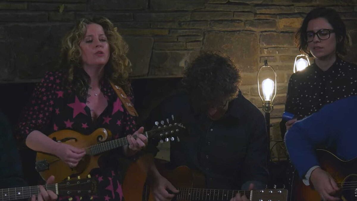 Amy Helm Shares 'Carry It Alone' Acoustic Video