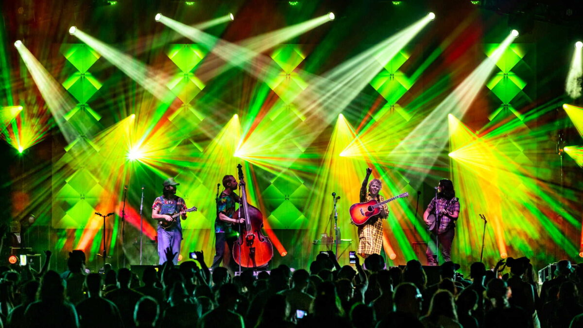 Billy Strings Busts Out John Hartford Cover In Schaumburg