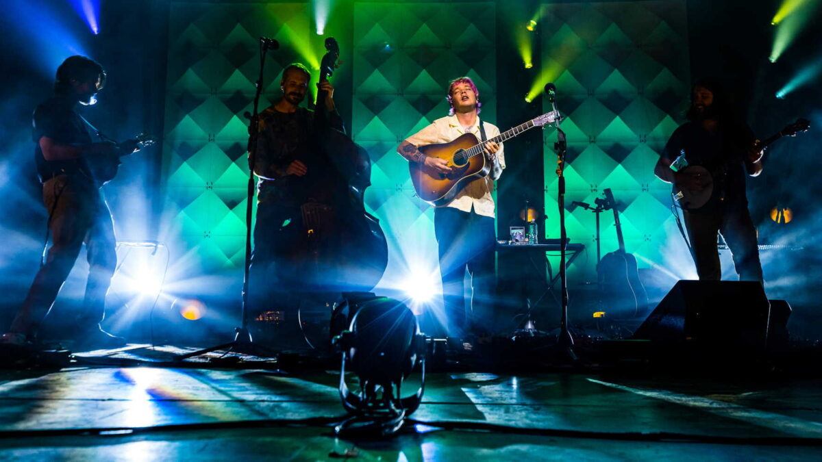 Watch Billy Strings Perform 'Thunder' Featuring Robert Hunter's Lyrics