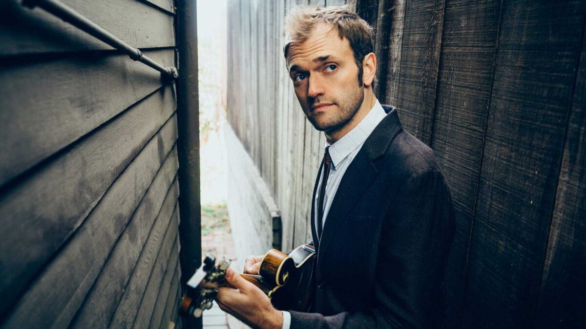 Chris Thile Confirms Fall Tour 2021